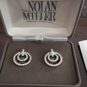 Clip On Earrings    1 pair.